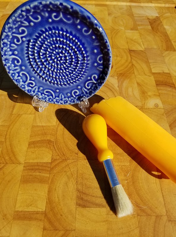 Handmade Round Gourmet Grater | Includes Garlic Peeler & Brush — 6 Colors